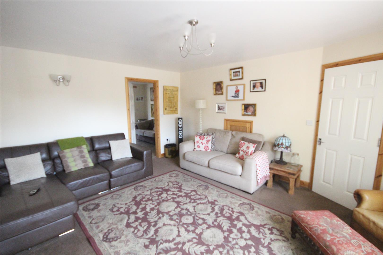 4 bedroom semi-detached house Let Agreed in Earby - IMG_8355.jpg
